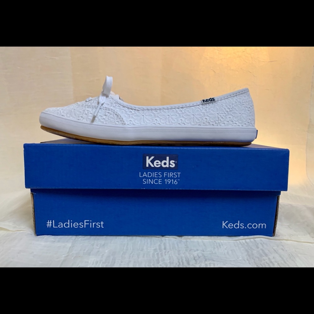 NWOT Keds Women’s Teacup Daisy White Sneakers. Size 7.